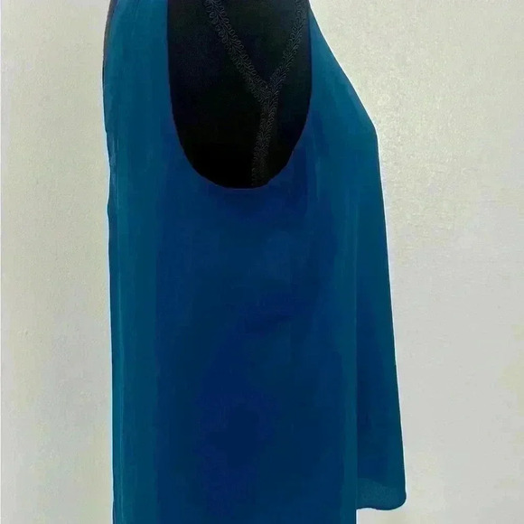 143. Lilly Pulitzer Florin Top size small - Picture 7 of 7